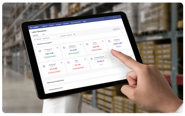 Logiwa IO Screen being used in a warehouse Logiwa IO Screen being used in a warehouse